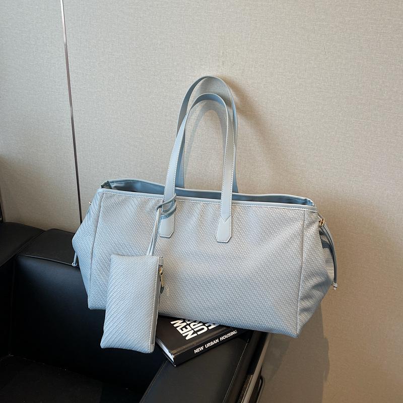 

Commuter big bag women s new popular fashion versatile high-end shoulder bag large-capacity tote bag синий
