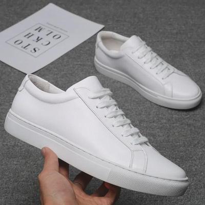 Herren-Sneakers aus echtem Leder im europäischen Stil – trendige weiße Freizeitschuhe mit dicker Sohle