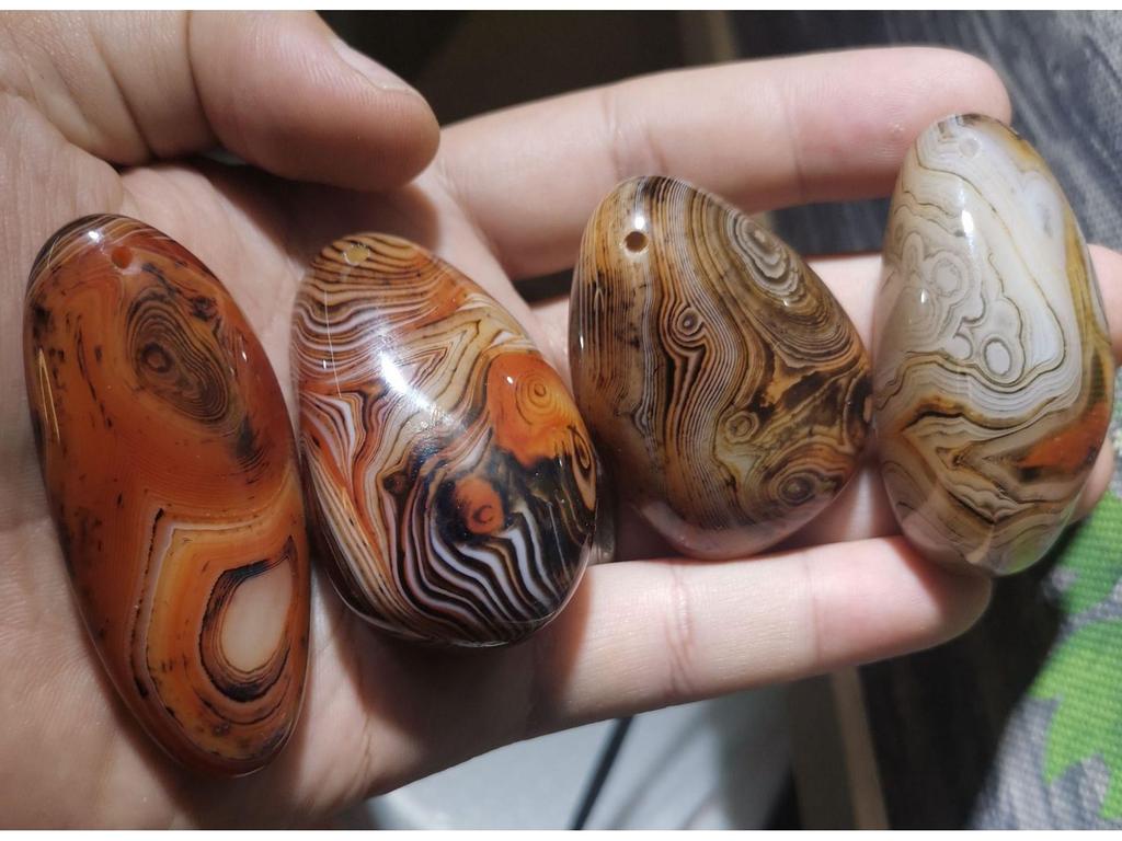 Twisted Red Agate Nanjing Yuhua Stone for Fish Tanks, Succulent Display, and Souvenir Decoration