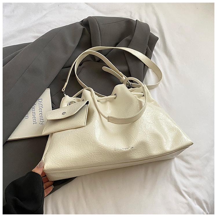 

Premium sense versatile bucket holder extra large bag 2025 new fashion large capacity student messenger bag commuter bag