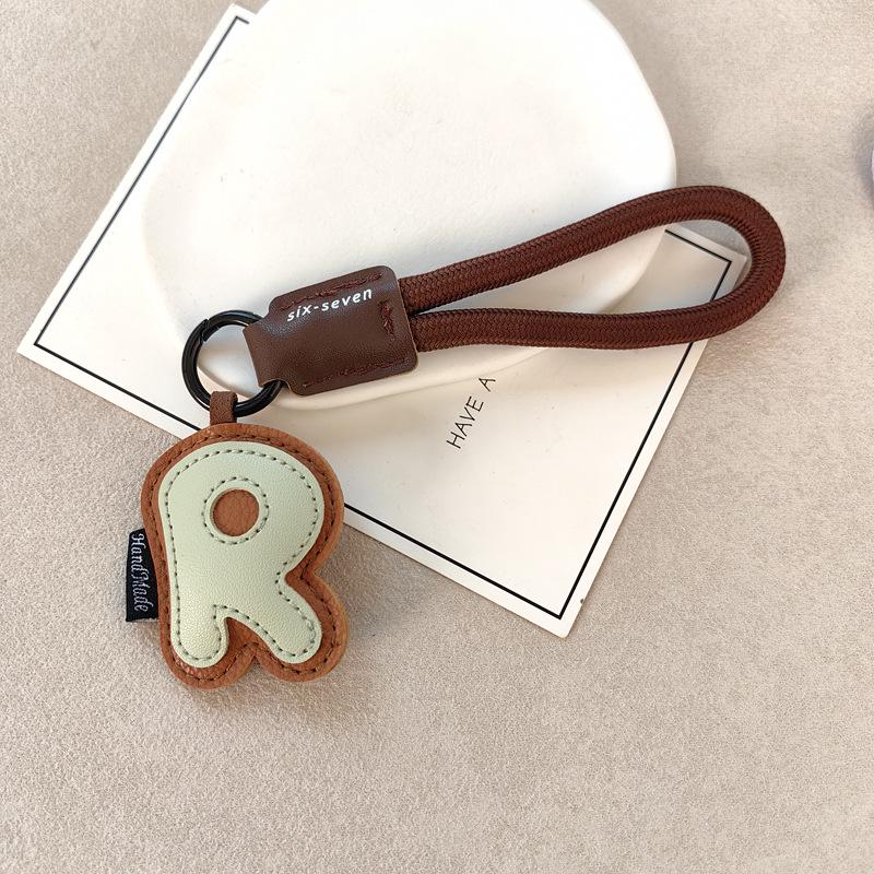 Exquisite Leather Keychain: 26 English Letters - Simple Couple Style Bag Charm, Ideal Small Gift