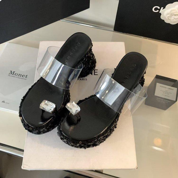 

Туфли на высоком каблуке для мужчин, украшенные стразами, женские летние туфли с покатым каблуком, прозрачная подошва с толстым дном, классные тапочки 35