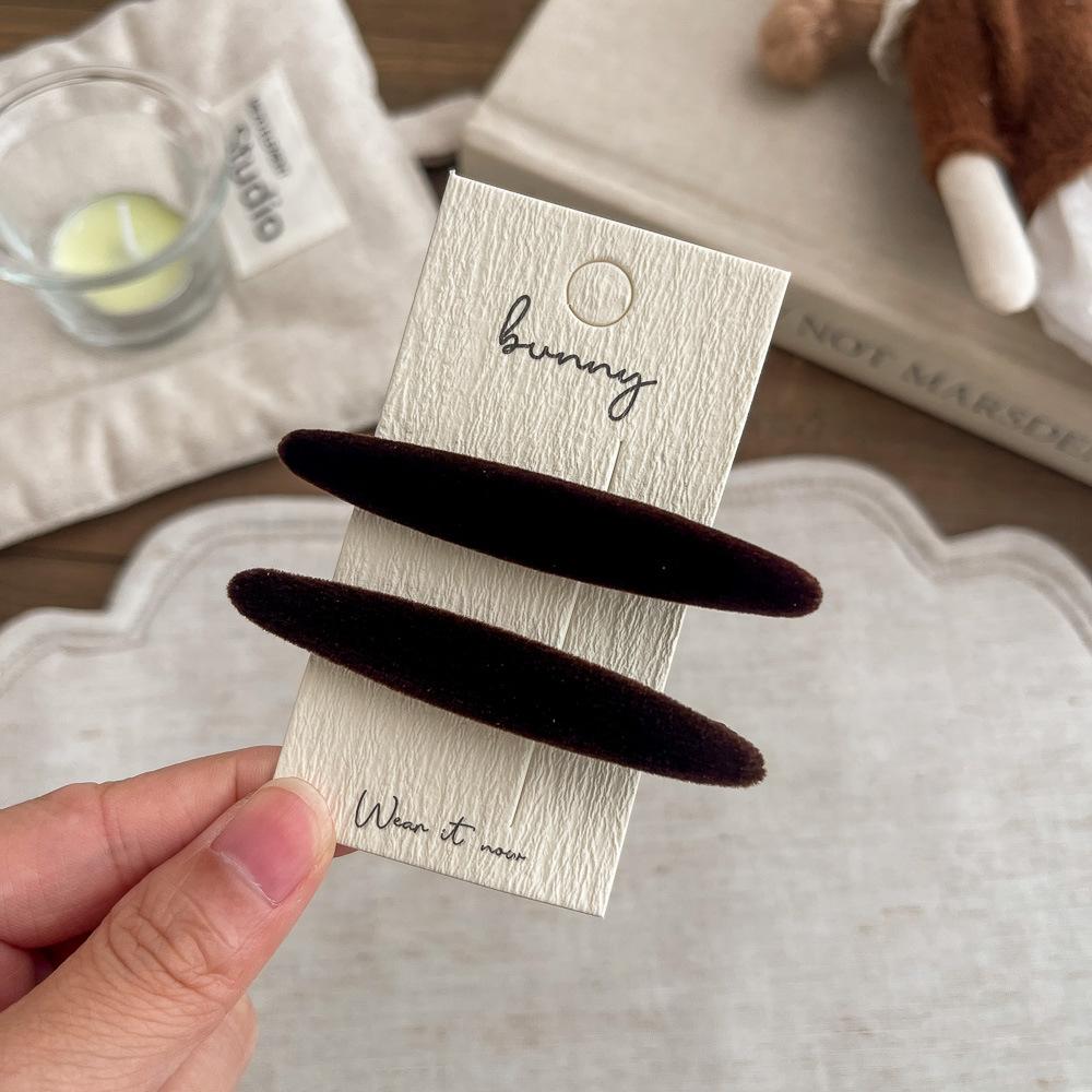 

2 шт./комплект Бархатная заколка для волос из ткани Однотонная боковая заколка для челки Заколки для макияжа Головной убор Заколка для волос Аксессуары для волос для девочек Головной убор кофейный