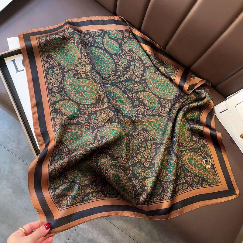 Foulard Quadrato in Seta Stampa Moda Lusso 70*70Cm Fascia Morbida in Raso per Capelli Foulard Cravatta Fascia per Capelli Femminile Foulard Nastro per Borsa