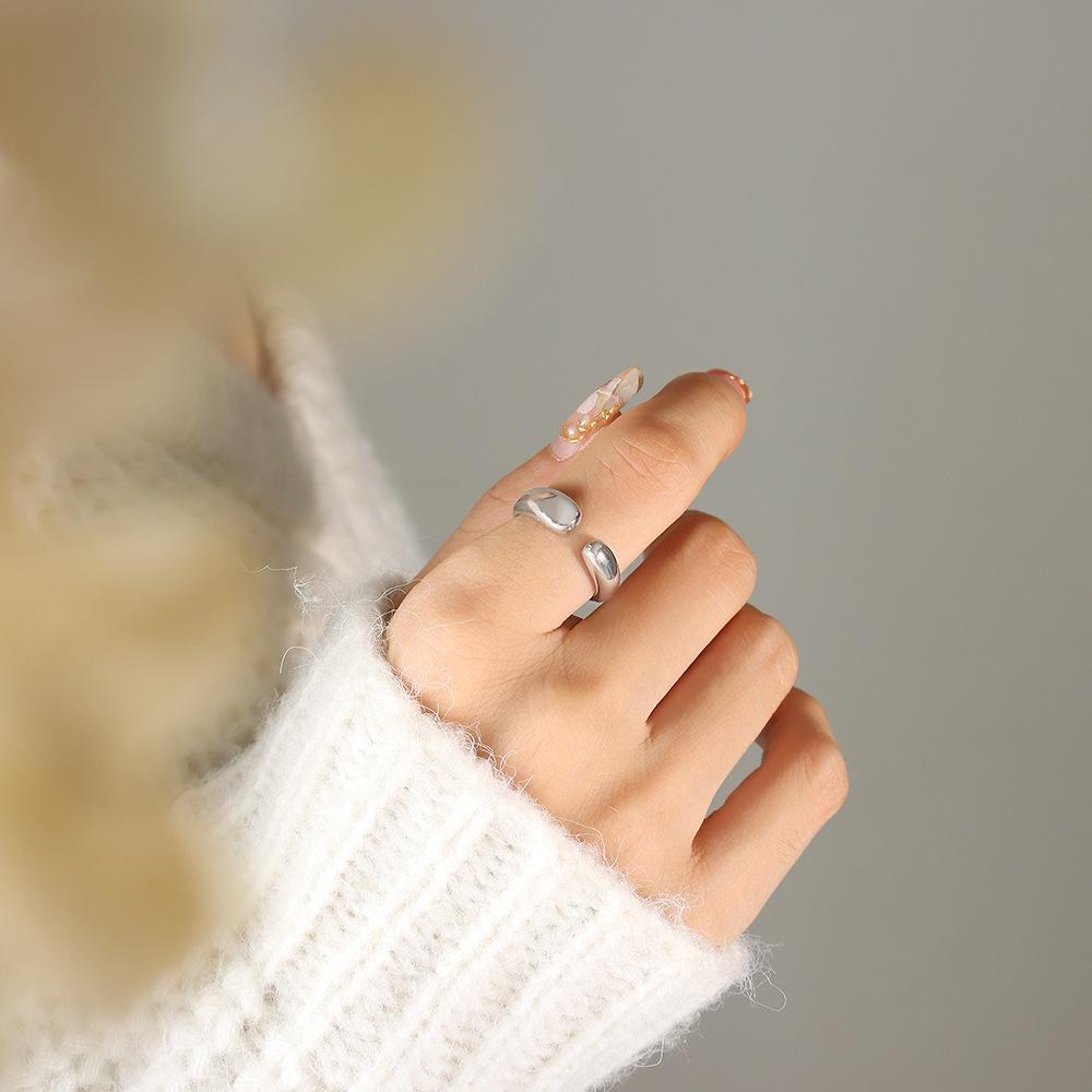 Minimalist Personalized Geometric Titanium Steel Ring, Non-Fading, Fashionable, 18K Gold-Plated, Versatile for Mix-and-Match.