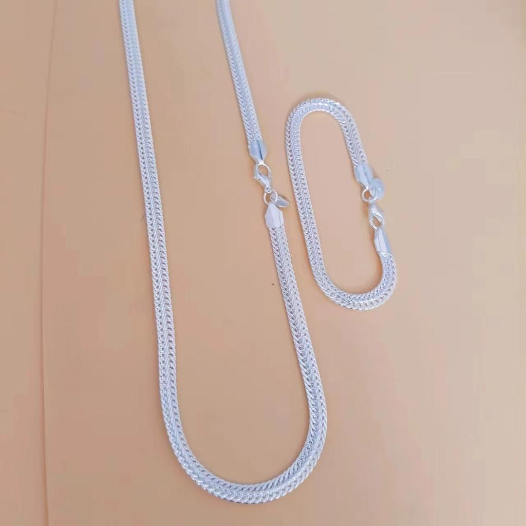 Colar Simples e Popular de Osso de Cobra Plano, Estilo de Alto Valor, Joia Personalizada e Versátil.