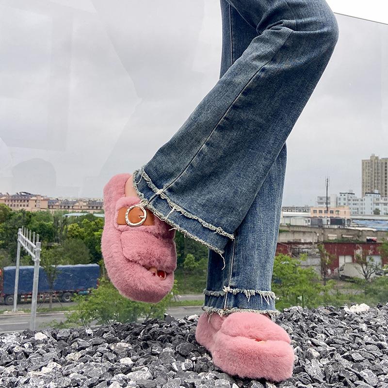 Rudens un ziemas laukuma galvas kažokādas čības, jostas sprādzes, brīvā laika pavadīšana, modes biezināšana, mājas paaugstināšana ārā, valkājot siltas čības