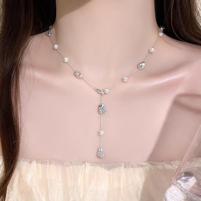Light Luxury Pearl Choker Necklace Vintage Elegant Womens Necklace Fashion Versatile Crystal Collar Jewelry
