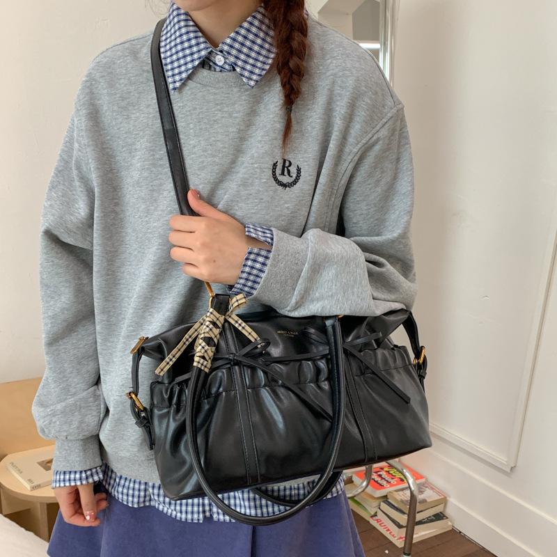 Casual versatile niche pleated bag women's 2025 new fashion shoulder underarm bag commuter tote bucket bag