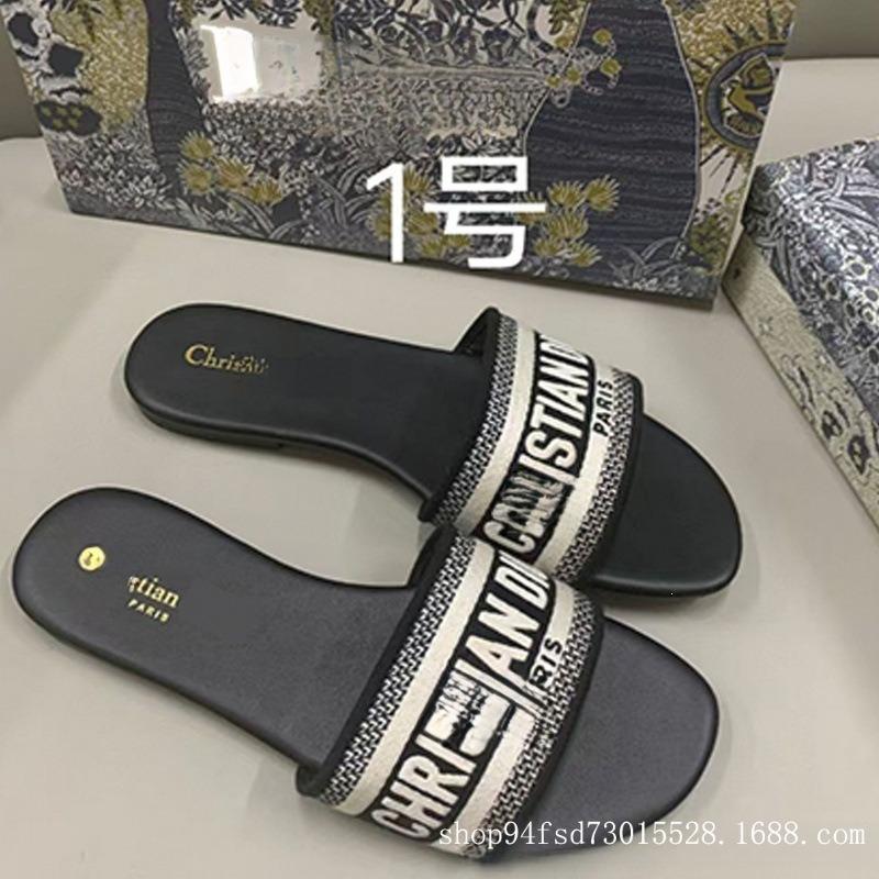 This Board Shoes Jacquard Embroidered Women's Slippers Classic Casual One-letter Flat Slippers