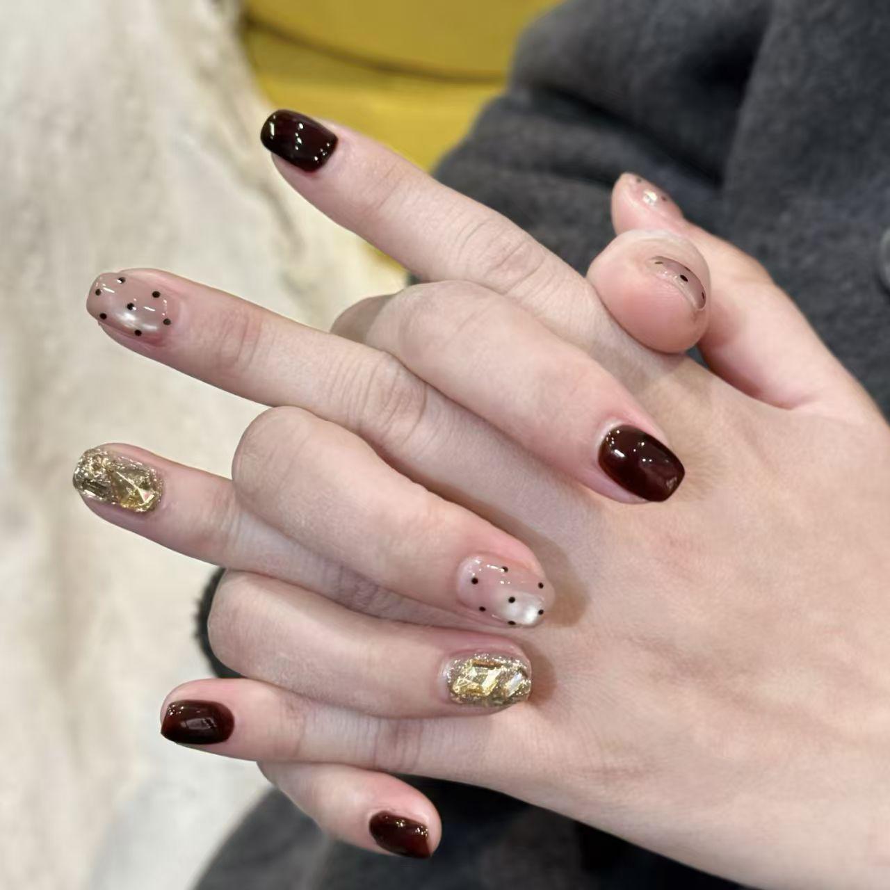 Caramel Polka Dot Cat Eye Rhinestone Press-On Nails - Retro, Versatile, Handmade Style for Students Medium
