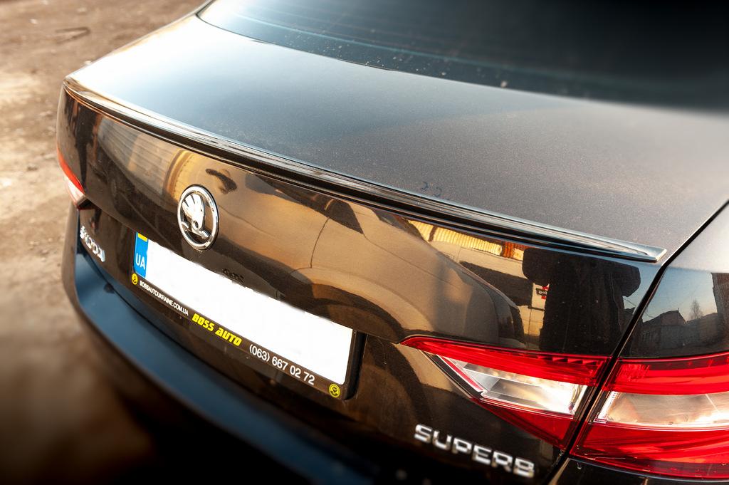 Спойлер LIP (Sunplex, черный) (119,2см* 7,3см) для Skoda Superb 2015-2024 гг
