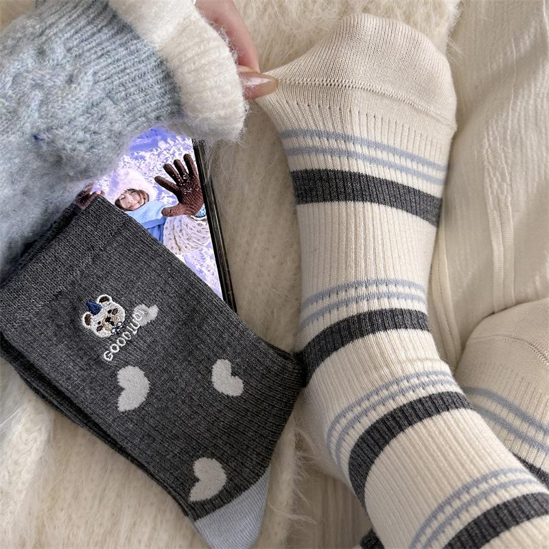 Grey Embroidered Cartoon Bear Mid-calf Socks for Women, Thick and Warm Woolen Socks for Autumn and Winter