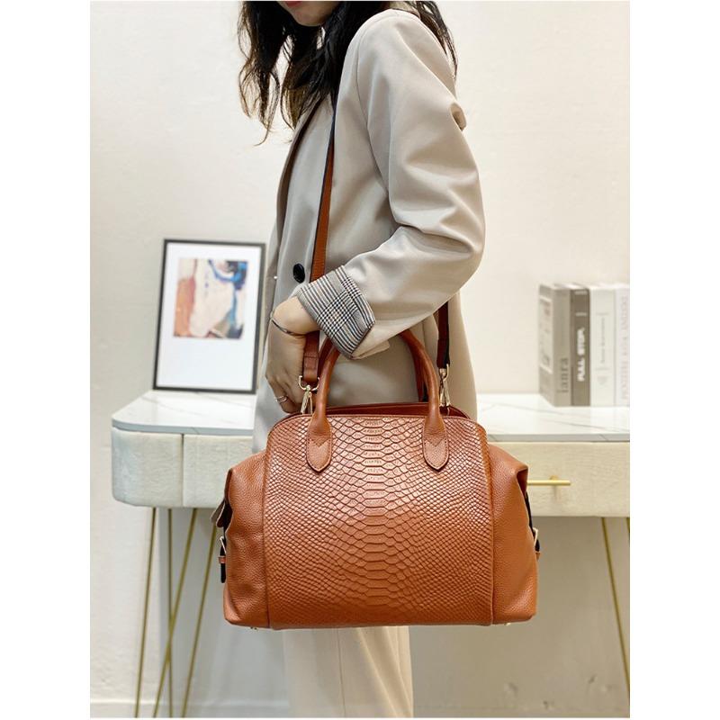 Retro crocodile pattern women's bag plus genuine leather locomotive bag, large-capacity messenger handbag.