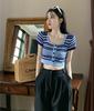 Trendiger kontrastierender Streifen schmal geschnittener Strickcardigan Sommer Koreanisches süßes sexy quadratischer Ausschnitt schmales Top Damen-Trend