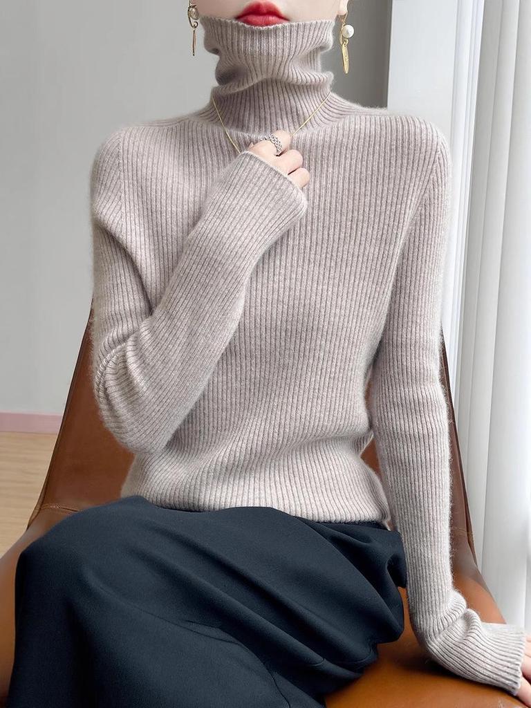 Elegant Knit Turtleneck Sweater: Super Elastic with Wrinkled Stacked Design