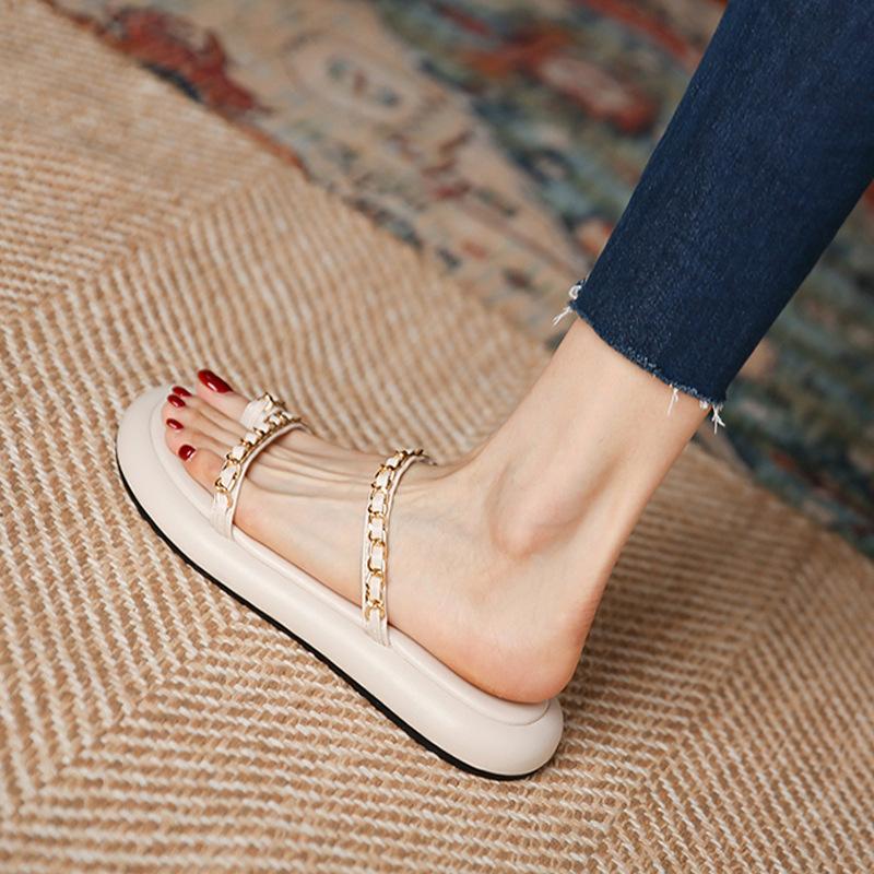 French Flat-bottomed Small Fragrant Wind Cover Toe Cool Slippers Women's New Summer Wear Soft-soled Beach Sandals In 2025