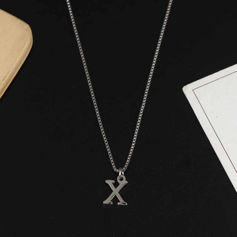 Naszyjniki z wisiorkami z literami A-Z Stal nierdzewna Prosty naszyjnik Stylowy Dla Kobiet Mężczyzn Codzienna biżuteria Prezenty