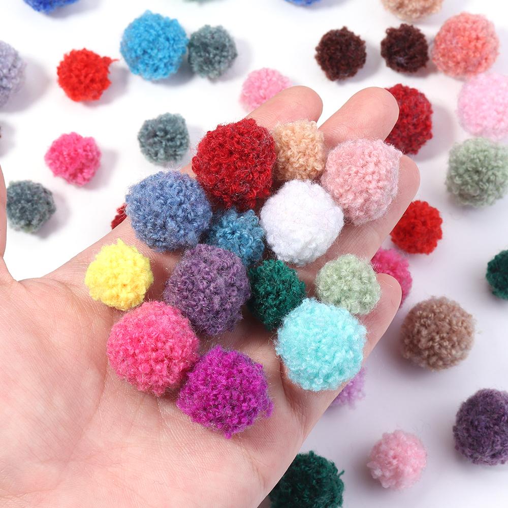 50 st fluffiga mjuka bollar färgglada pompom plyschbollar för gör-det-själv bröllopsfest julgranskläder nyckelringsdekoration tillbehör