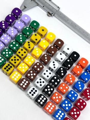 16mm Acrylfarbenes Würfelset mit Würfelbecher (12 Farben) für Gelegenheitsspiele
