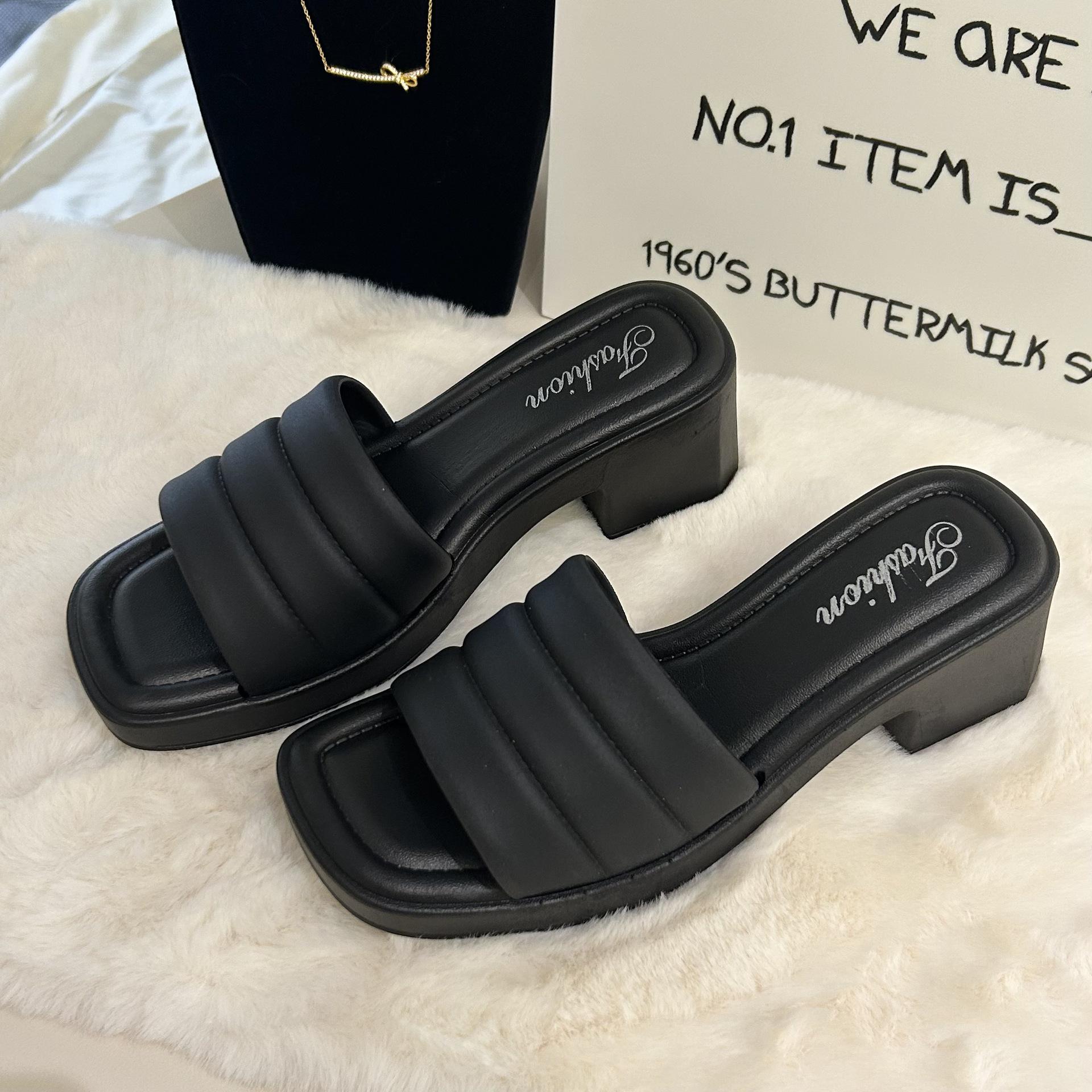 

Жіночі літні тапочки на високих підборах: Модні плісировані феєричні шльопанці на товстому корейському каблуці. 38-39