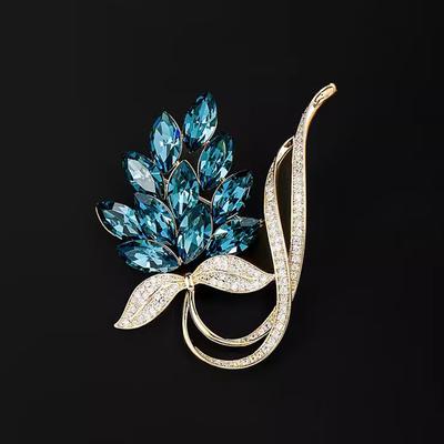Elegante Spilla Orchidea Femminile di Alta Gamma Raffinata Spilla Design di Nicchia Spilla Accessori per Completo Temperamento di Lusso Leggero