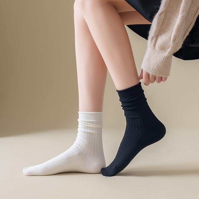 Autumn and Winter Women's Mid-calf Cotton Socks, Casual and Versatile, Sweat-absorbing, Sports Solid Color, Boneless Anti-pilling