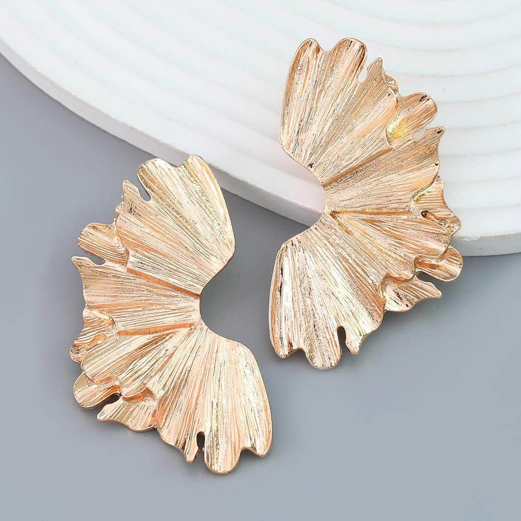 Trendy Spring Alloy Flower Earrings: Elegant European & American Style for Women