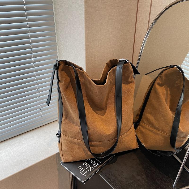 

Large-capacity casual tote bag women s summer new niche lazy style versatile commuter single shoulder messenger bag tide темно-коричневого