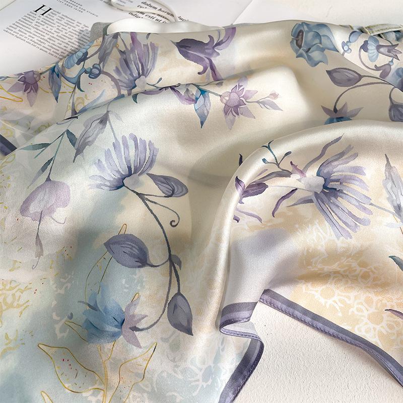 Light luxury Nordic style purple morning glory printing mulberry silk silk scarf women's high-end temperament 111 silk small square scarf