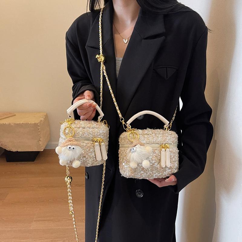 Autumn and winter tide Xiaoxiangfeng handbag women's 2025 new woolen diamond chain bag fashionable versatile shoulder bag