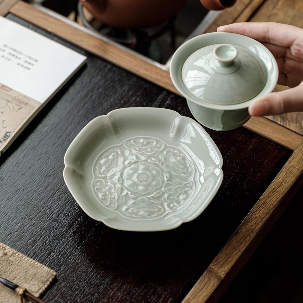 Guanlan Embossed Banana Moon Ceramic High-Footed Tea & Snack Plate – Retro Design