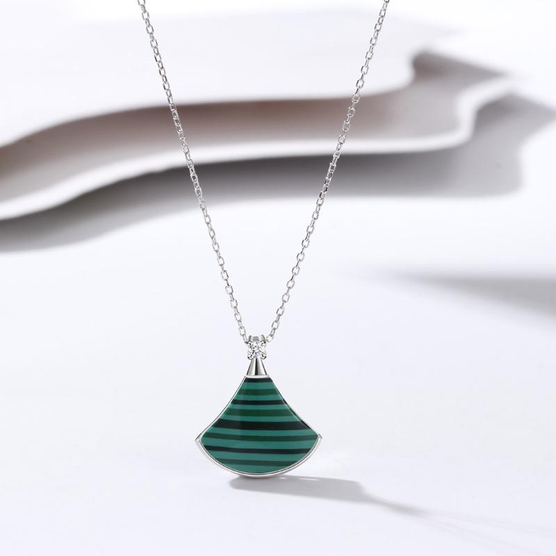 Kleine Rock Halskette weiblich weiße Fritillaria Muschel koreanische Modeaccessoires Nische Halskette ins Anhänger