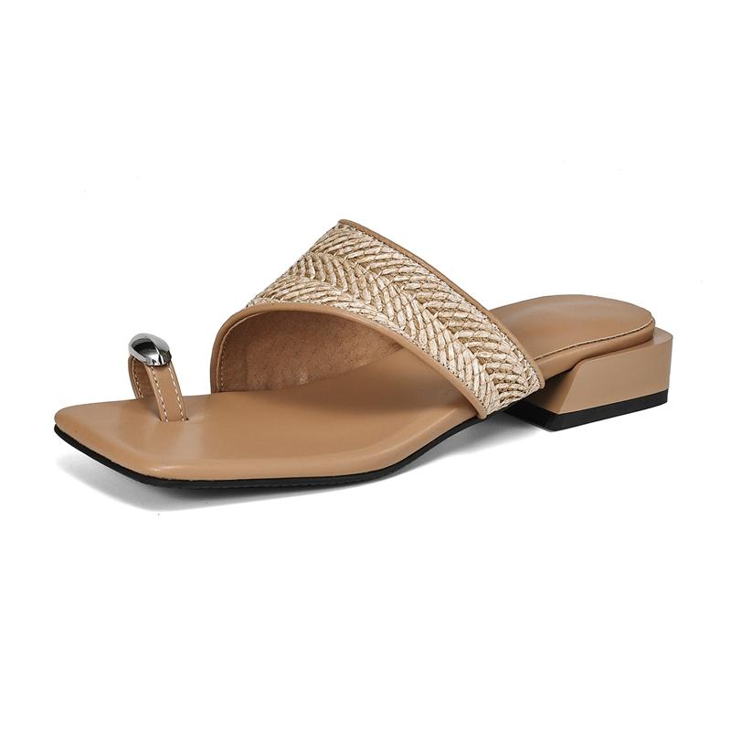 Fashion Women's New Spring/Summer Square Head Casual and Comfortable Medium Heel Large Metal Accessories Truffle Toe Beach Slippers