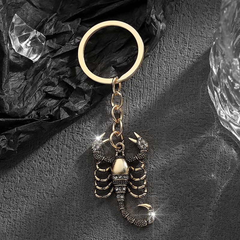 1 Stück Zinklegierung Street Style Modeaccessoire Vintage-inspiriert Strass Skorpion Anhänger Schlüsselanhänger Für Männer & Paare