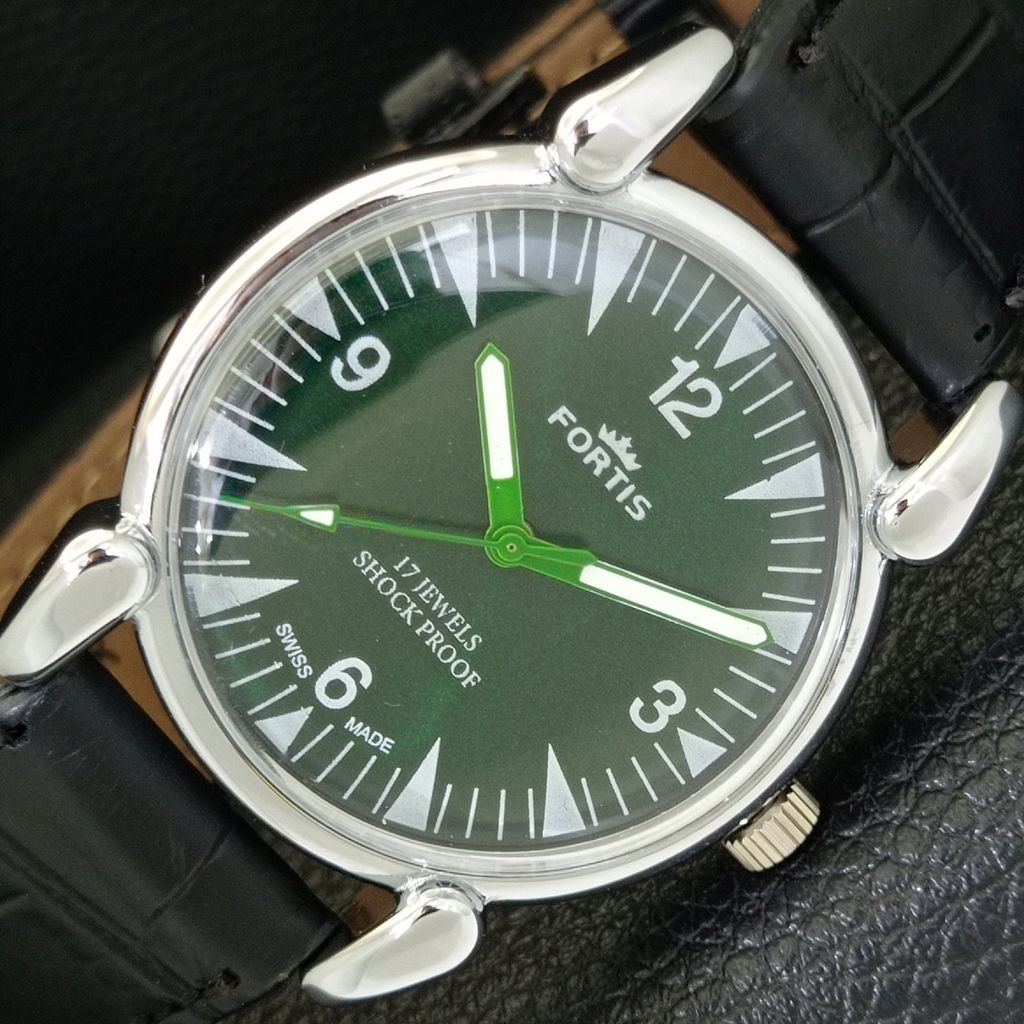 VINTAGE HAND-WINDING SWISS MENS REFURBISHED GREEN COLOR DIAL WATCH a700897-5 R205a-a700897