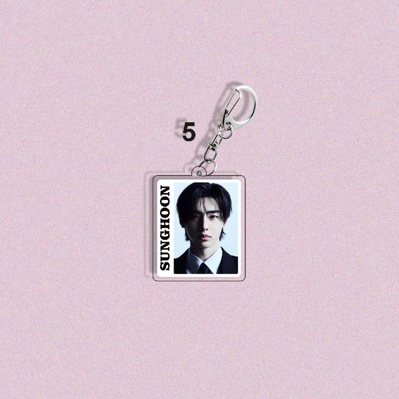 1pc ENHYPEN Keychain ID Photo Frame Pendant Jungwon Heeseung Jay Jake Sunghoon Sunoo Ni-ki Album Suit Photo Keyring for Bags Backpack Fans Gift