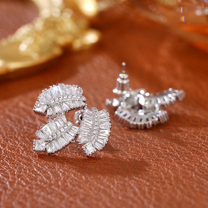 

European and American style diamond zircon Zircon is fashionable, elegant, personalized, and high-end. Celebrity designs are po