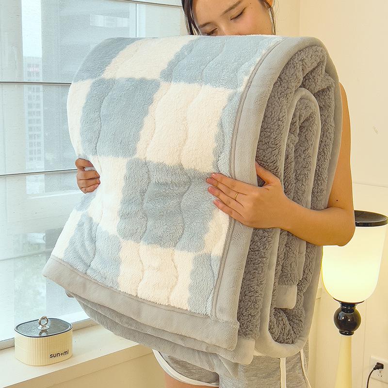 Checkerboard Double-Sided Fleece Blanket for Car, Sofa, Camping – Autumn/Winter Thickened