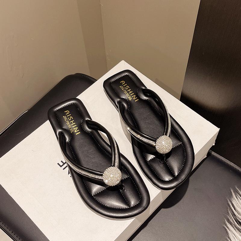 Flat-bottomed Beach Shoes Cool Slippers Women's New Internet Celebrity Slippers Women's Summer Outer Wear Ins Flip-flops Rhinestone Sandals Women