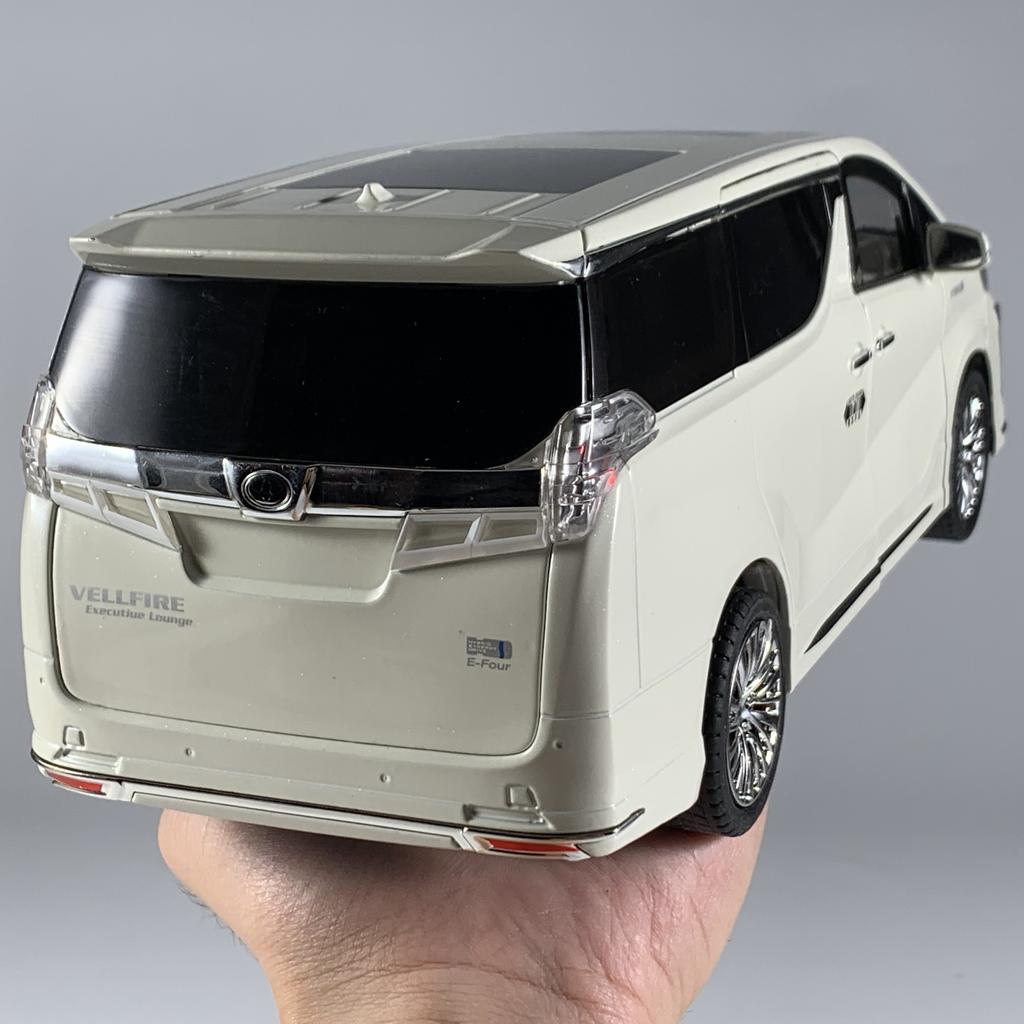 DA11:18 Toyota Vellfire Alphard LM300 MPV Alloy Metal Diecast Model Car High Simulation Collectibles Home Furnishings Holiday Gifts