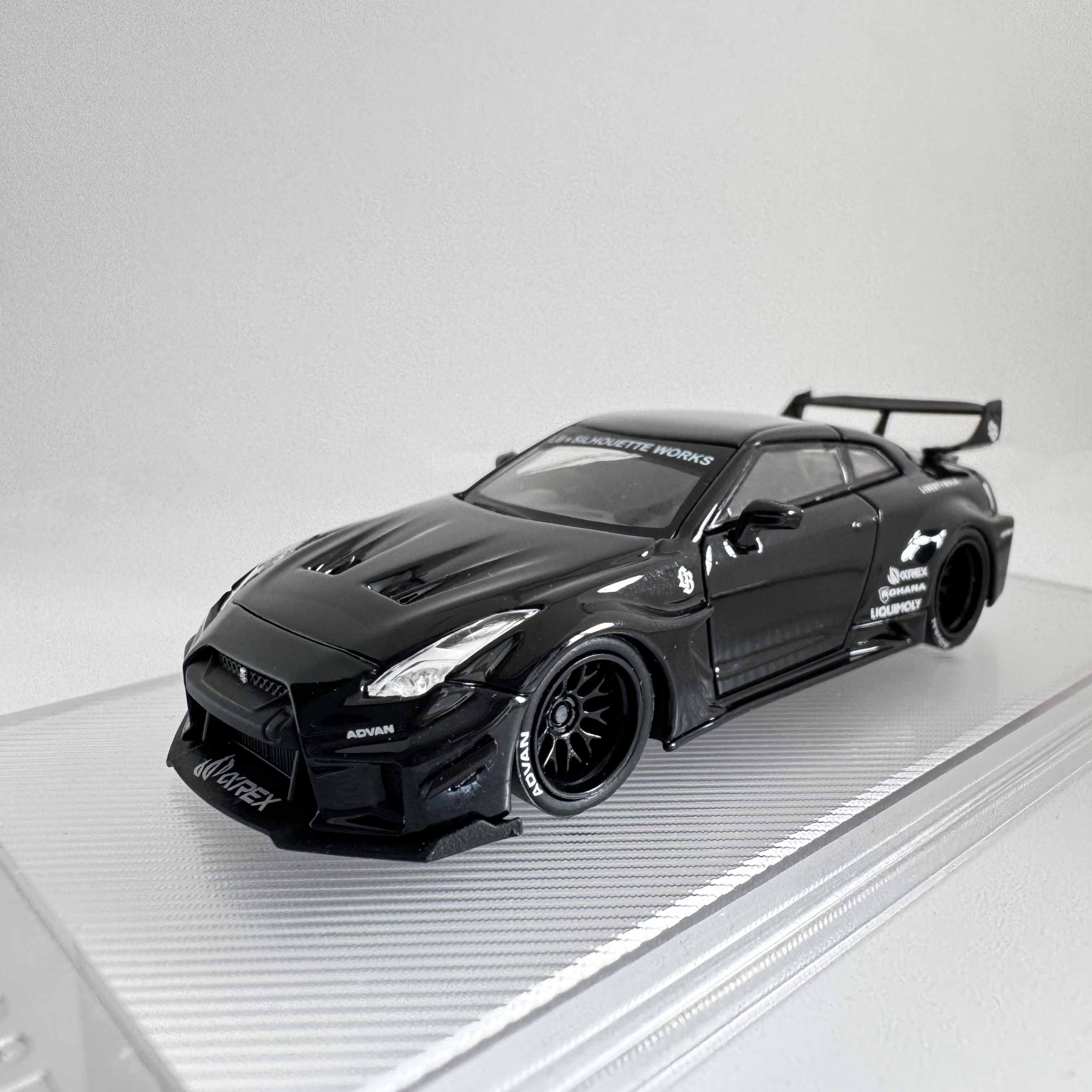 PM 1:64 Nissan Skyrim R35 Model GTR LBWK black Collectible alloy model cars чёрный