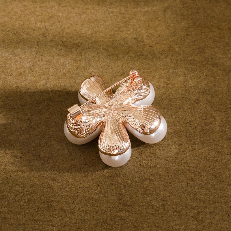 Pearl Brooch Cardigan Pin - Anti-Exposure Clothing Accessory for Girls