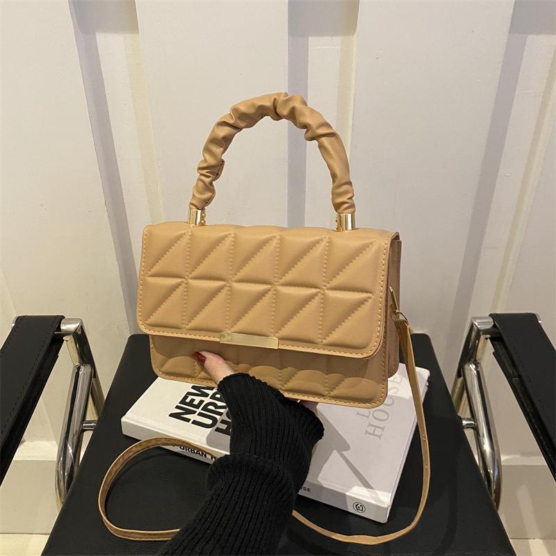 

Популярная сумка этого года женская 2025 премиум, текстурная нишевая дизайнерская ромбовидная плетеная сумка-хобо на плечо, ins кроссбоди