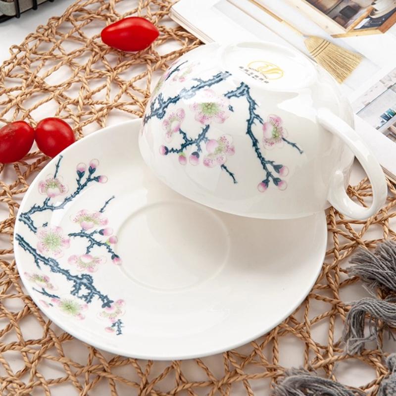 Kávový šálek s podšálkem z jemného kostního porcelánu s motivem kvetoucí švestky 300ml, barevné květiny, porcelánový čajový šálek s podšálkem