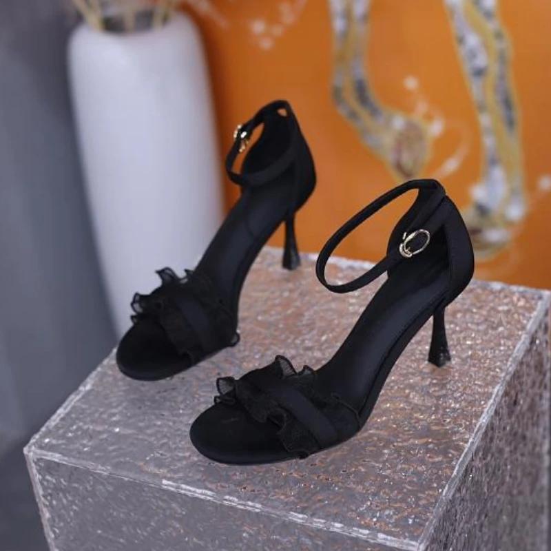 Fashion Pumps Buckles Ladies Shoes Anti Slip Hot Designer 2025 Trending Women's Sandals Sales Korea Daily Vintage Asian Size Pvc Sandal