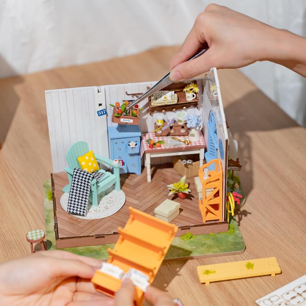Tsukurundesu Miniature Dollhouse DG Series Garden House DIY Kit with Instruction Manual