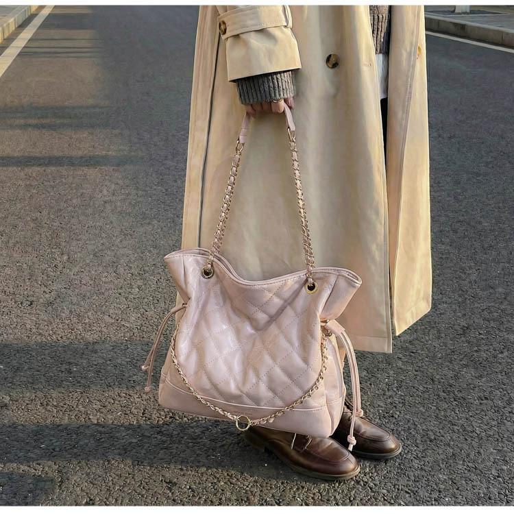 IELGY Oil Wax Leather Chain Underarm Bag Commuter Tote Bag