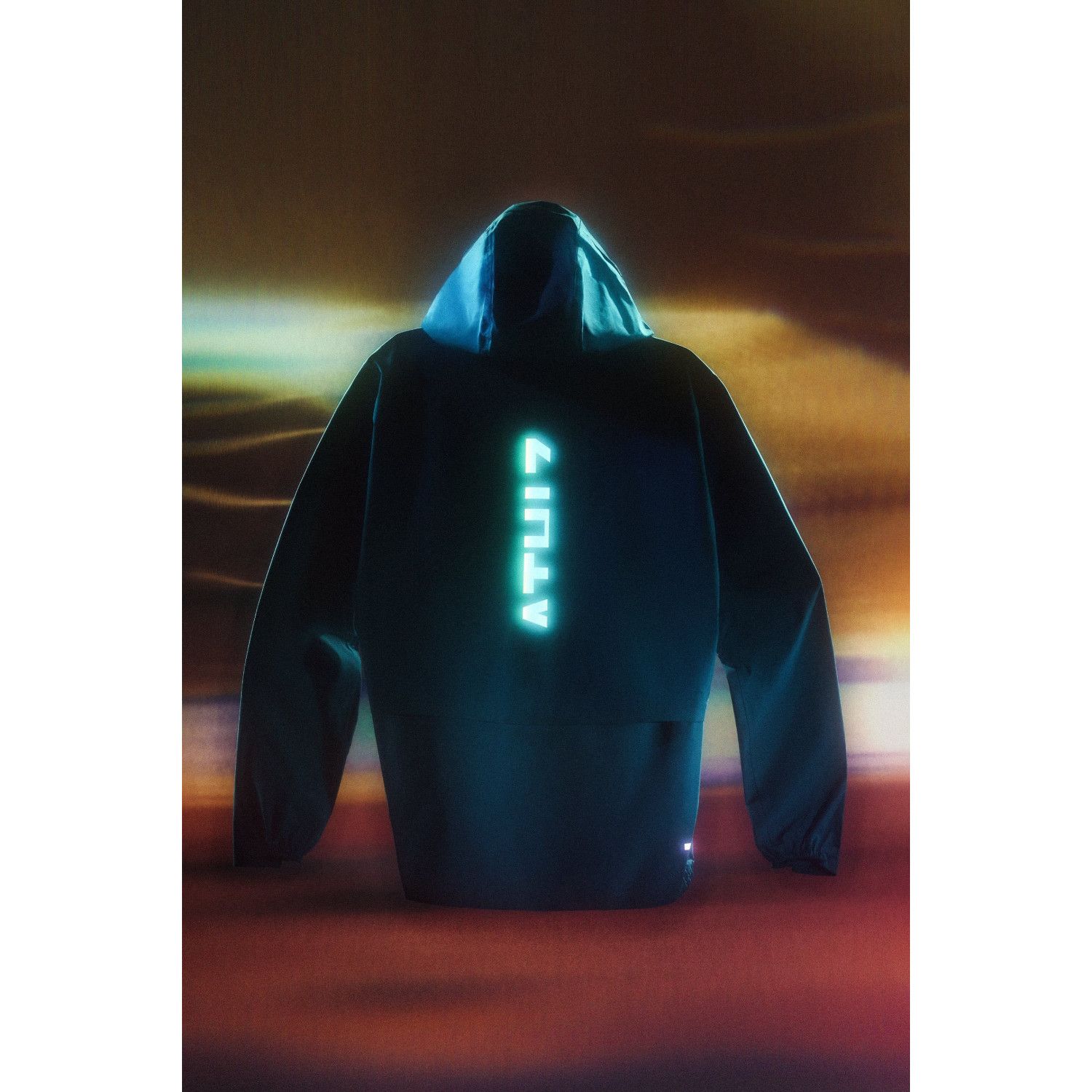 

TECHNICAL WINDBREAKER JACKET