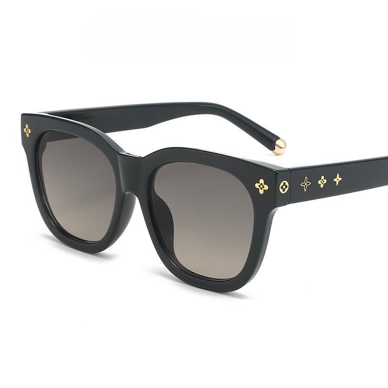 Neue Sonnenbrillen mit großem Rahmen von Online-Prominenten, moderne Outdoor-Sonnenbrillen, schlichte rote Live-Sonnenbrillen.